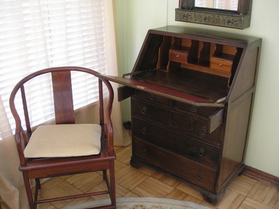 [The writing desk—granted, one can move the chair]